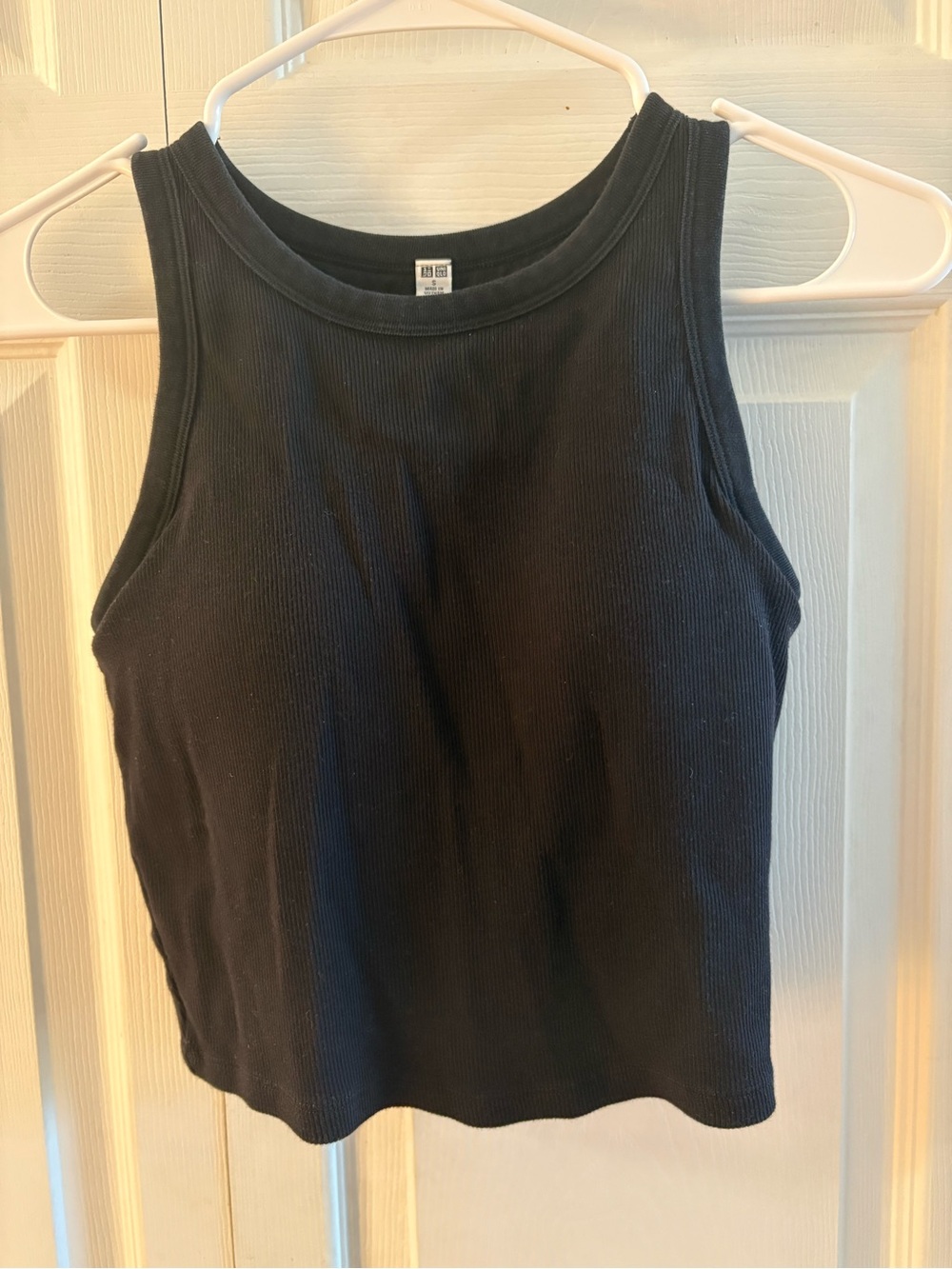 Uniqlo Black Ribbed Cropped Tank - Women